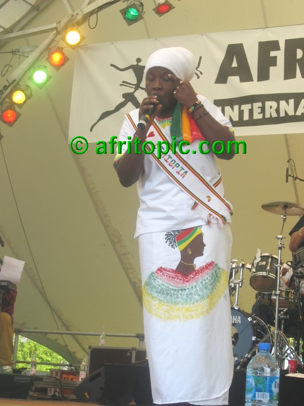 ../Images/AfricaFestival-28-29May05 182.jpg